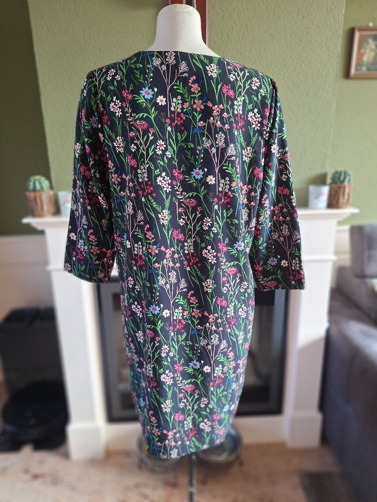 LaLotti bloementjes jurk met hard roze bies 40, Kleding | Dames, Maat 38/40 (M), Lalotti, Knielengte, Gedragen