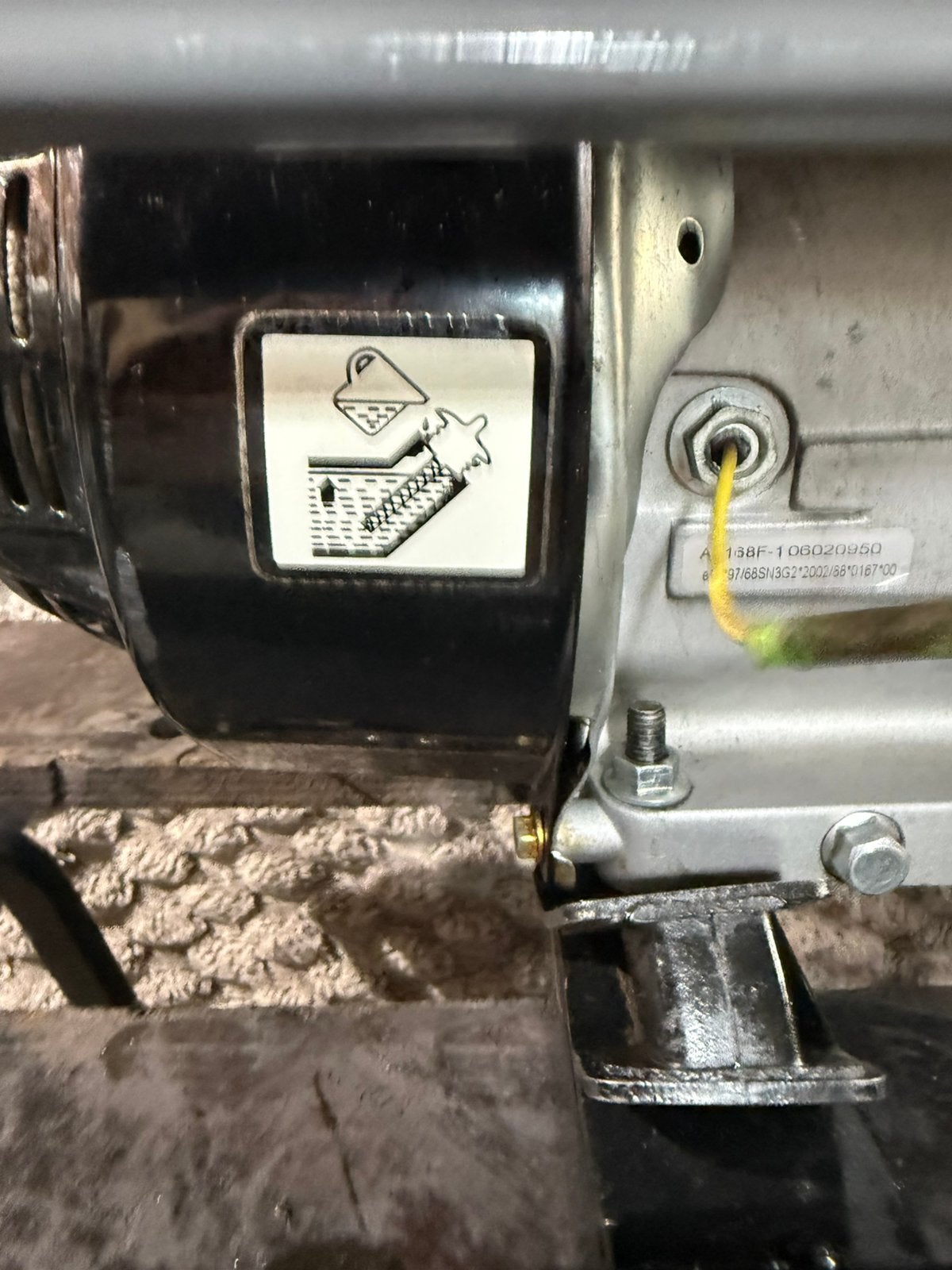 Aggregaat Kinzo 2 Kw AVR .Waarschuwing v aggregaat kopers !!, Ophalen, Zo goed als nieuw, Minder dan 5 kVA, Benzine