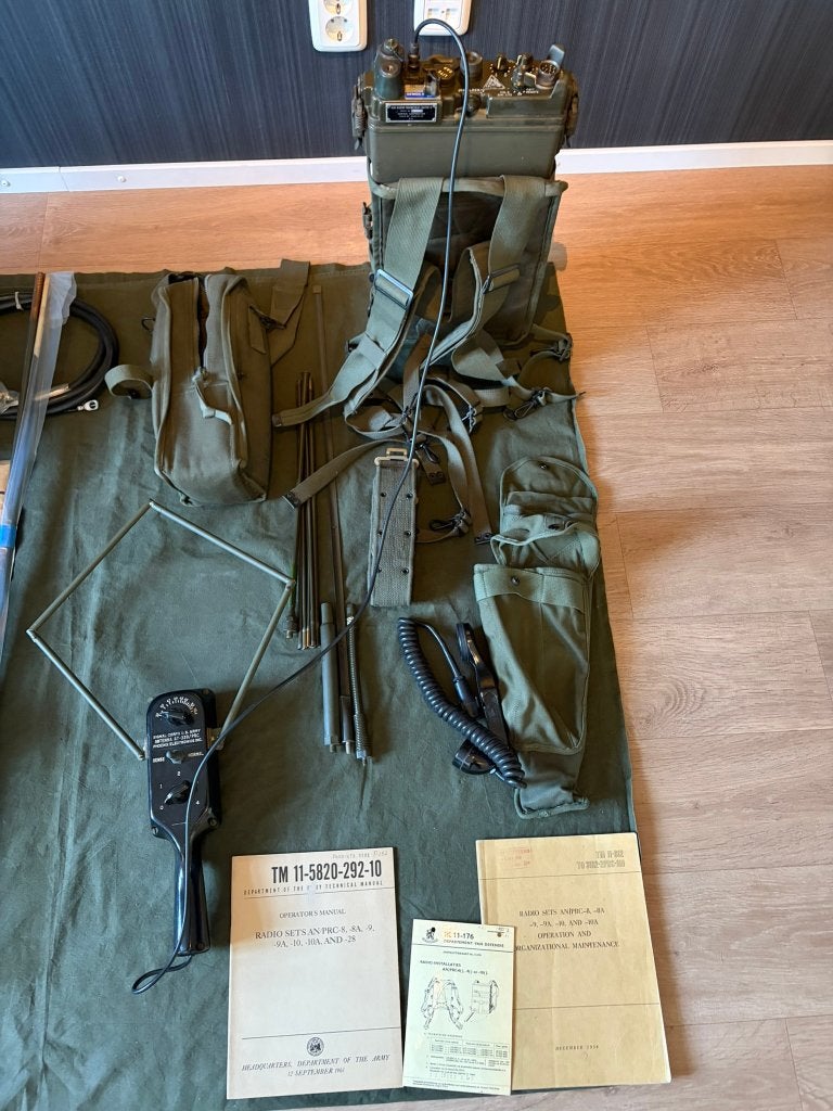 Landmacht Daf Nekaf radioset AN/PRC-10 cpl met peil antenne, Ophalen of Verzenden, Landmacht, Nederland, Overige typen