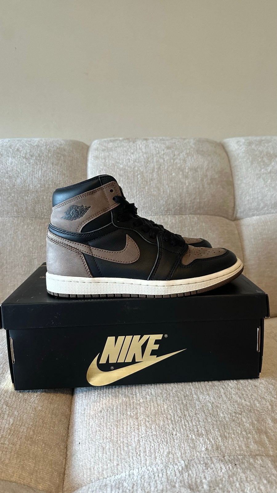 Nike Air Jordan 1 Retro High OG 'Dark Mocha' Maat 37.5, Ophalen of Verzenden, Zo goed als nieuw, Bruin, Sneakers of Gympen