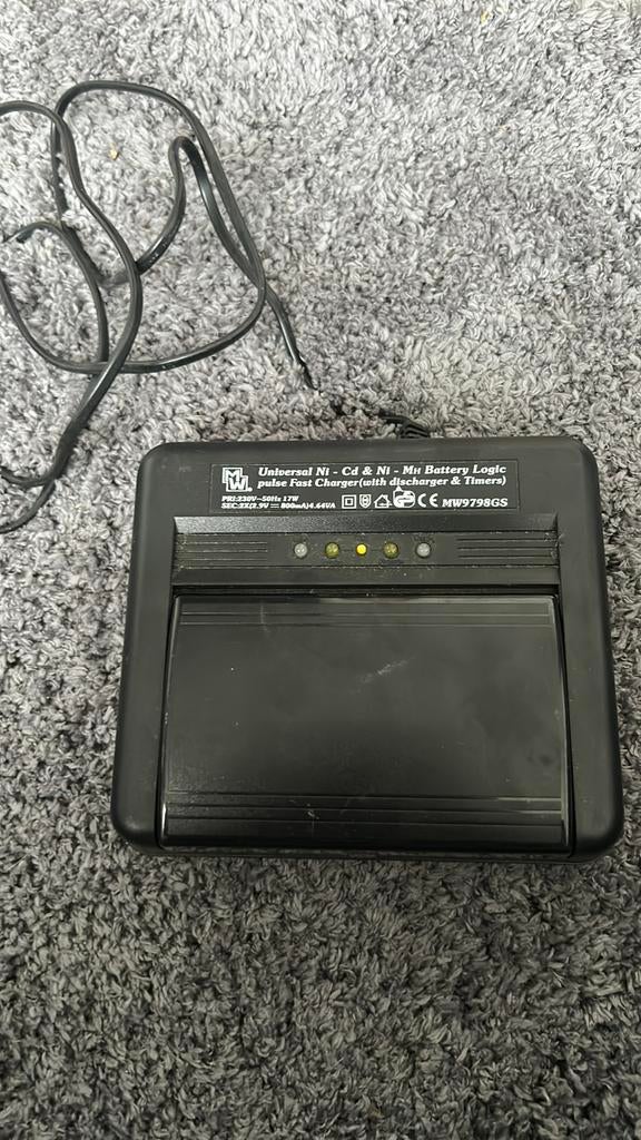 MW 9798 GS batterijlader,, Ophalen, Zo goed als nieuw