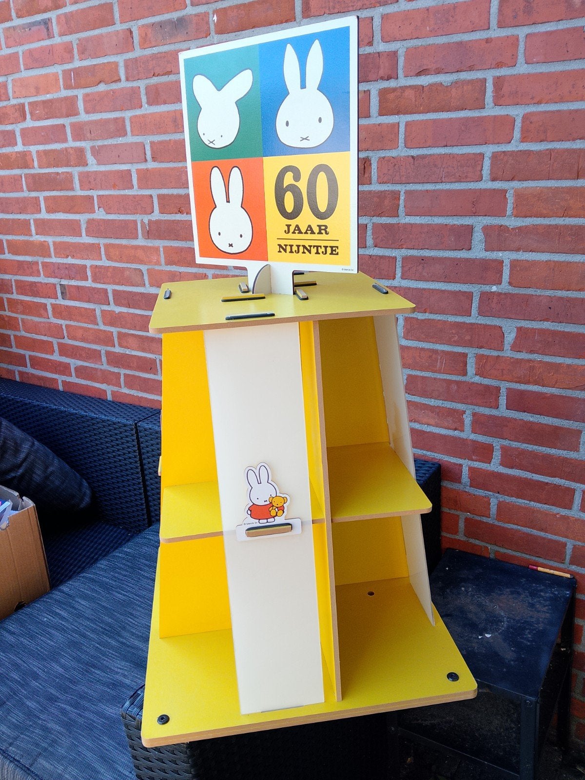 Nijntje 60 Jaar draaibare winkeldisplay., Geel, Ophalen, Zo goed als nieuw, Opbergmeubel