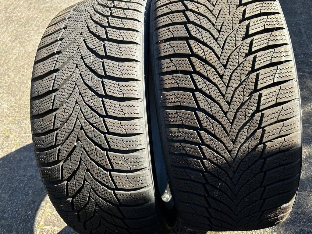 Nieuwe Nexen Winguard Sport 4 winterbanden, 215 mm, Nieuw, 17 inch, Band(en)