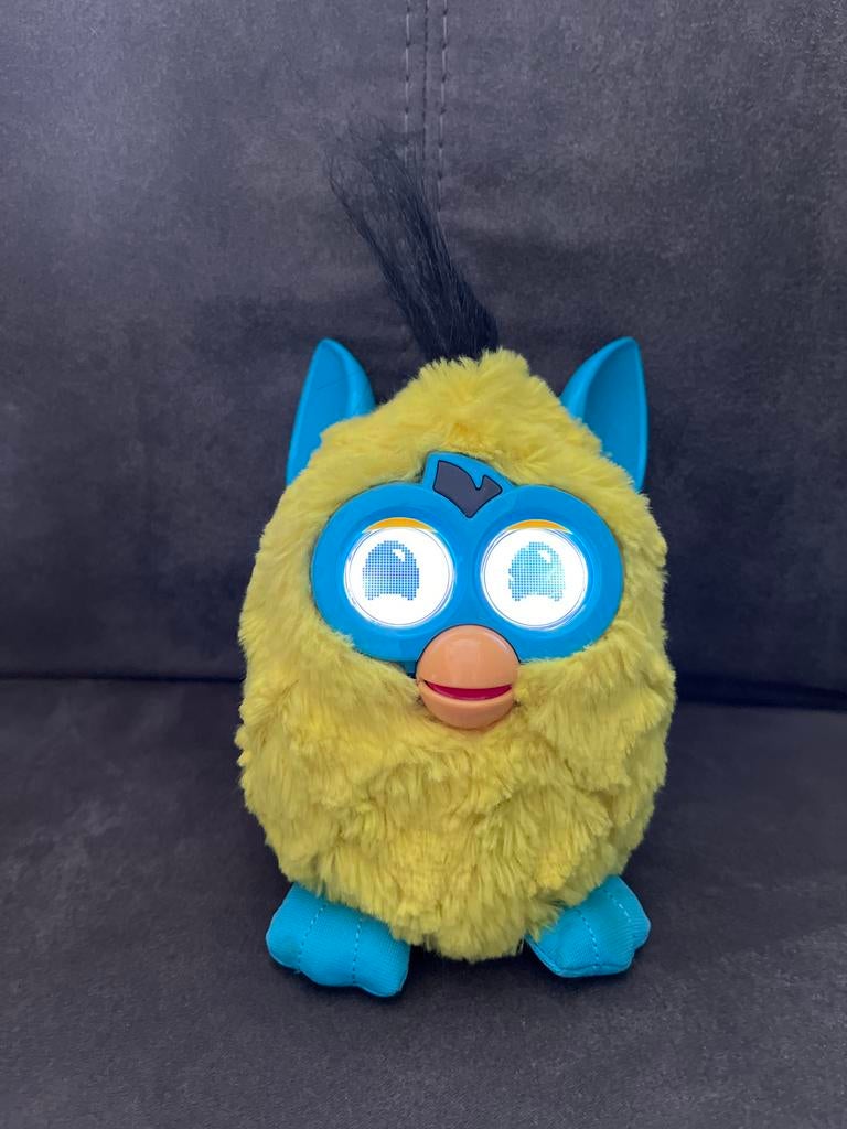 Hasbro Furby Geel met Aqua - Zo goed als nieuw, Kinderen en Baby's, Speelgoed | Knuffels en Pluche, Overige merken, Overige typen