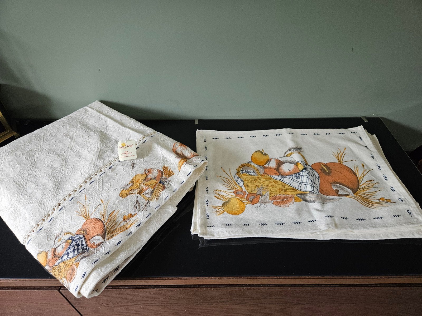 Van Cleef tafelkleed met 6 bijpassende placemats, nieuw, Vierkant, Nieuw, Ophalen of Verzenden, Beige