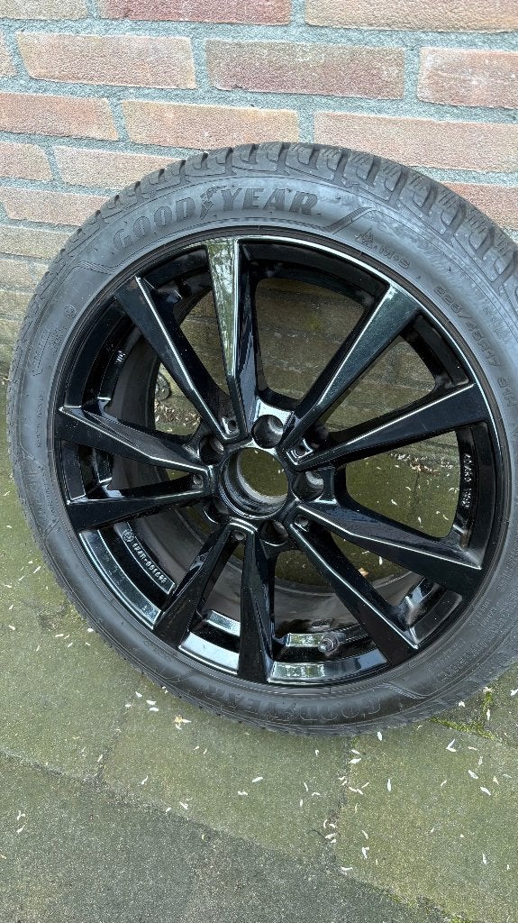 Winterset banden BMW 1-serie (F40), Auto-onderdelen, Banden en Velgen, Ophalen, Gebruikt, Banden en Velgen, 17 inch