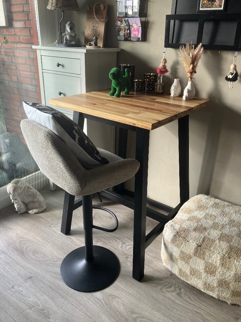 Bartafel Incl kruk, Ophalen, Zo goed als nieuw, Inclusief barstoelen
