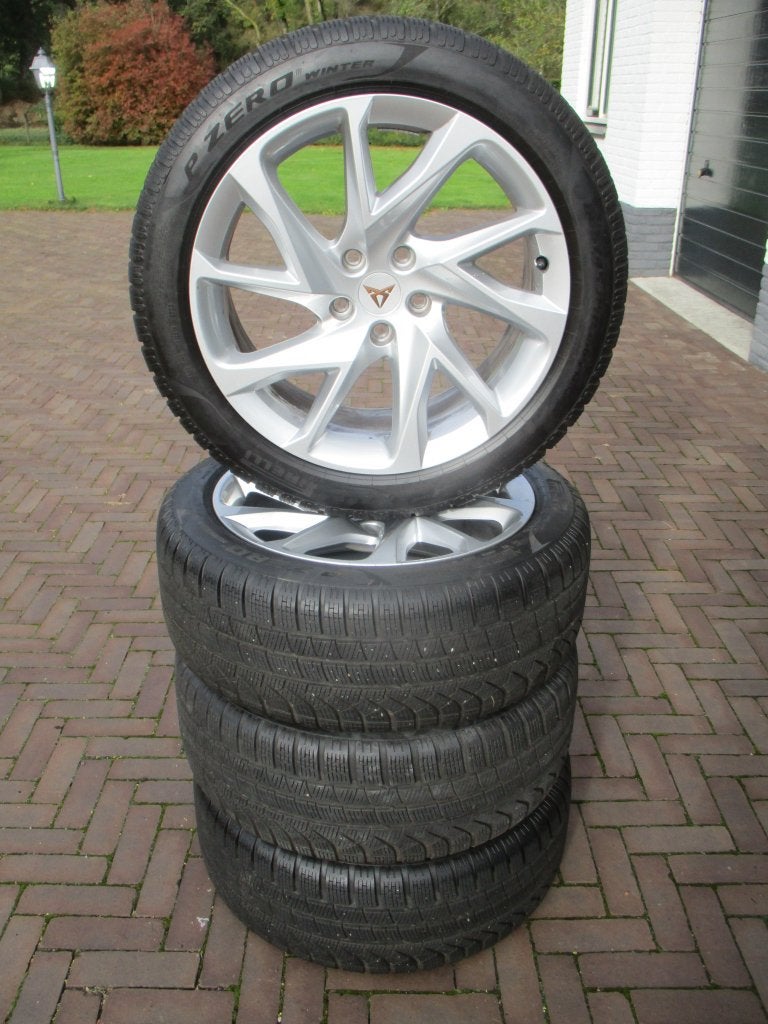 Originele Cupra Formentor 18 inch winterbanden IZGST, 18 inch, Banden en Velgen, Personenwagen, Gebruikt