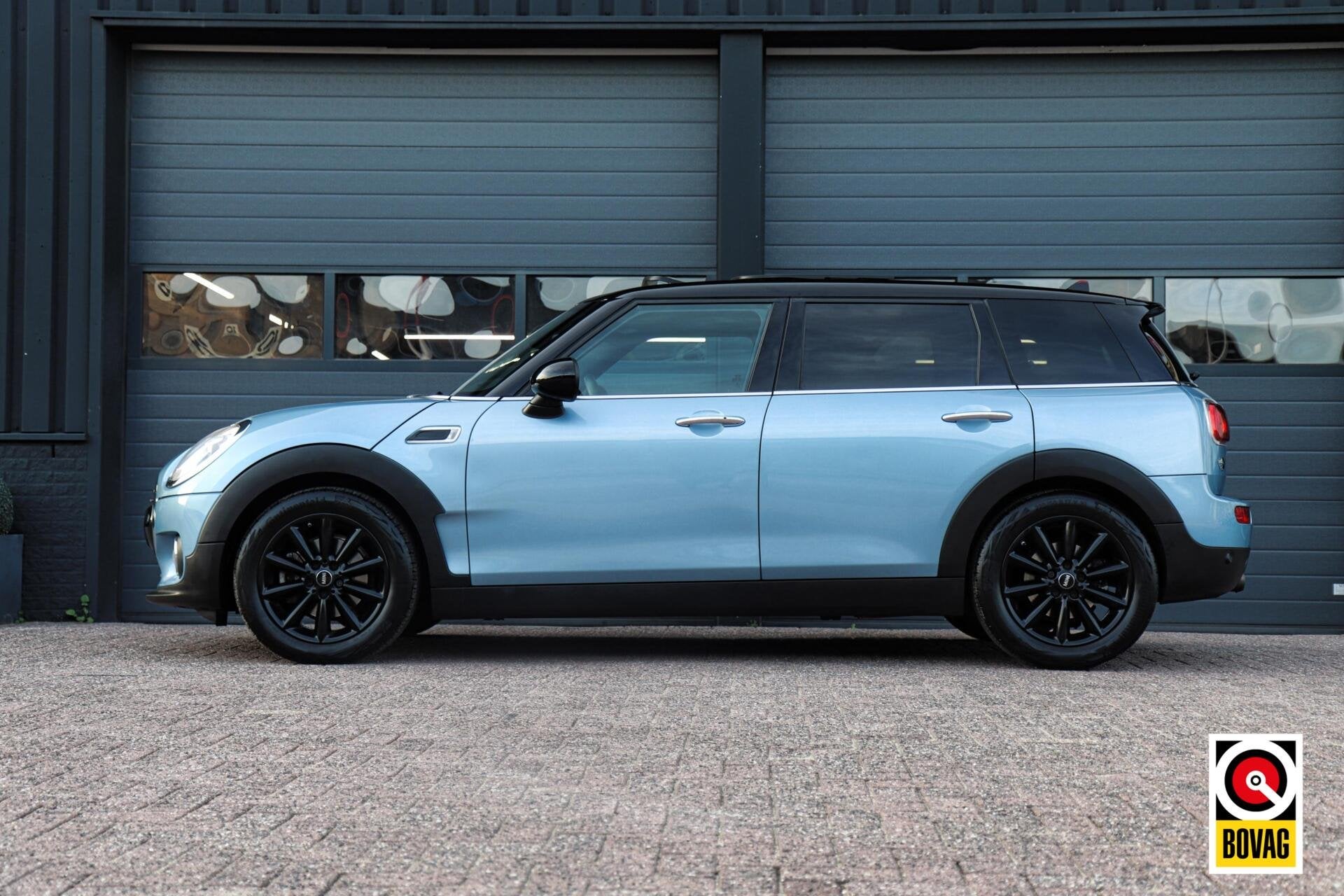 Mini Clubman 1.5 Cooper Chili |LED|PANODAK|NAVI|KEYLESS|CRUI, Voorwielaandrijving, 136 pk, Met garantie (alle), Blauw