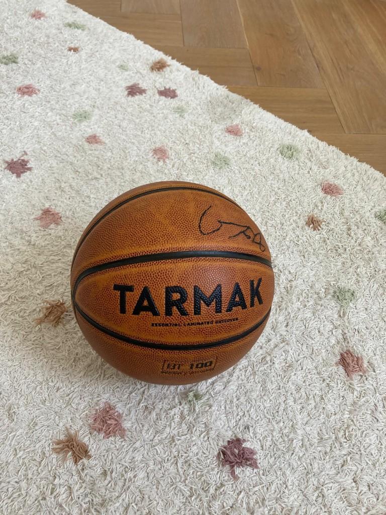 Signed Tarmak basketball by Rudy Gobert, Ophalen of Verzenden, Gebruikt, Bal