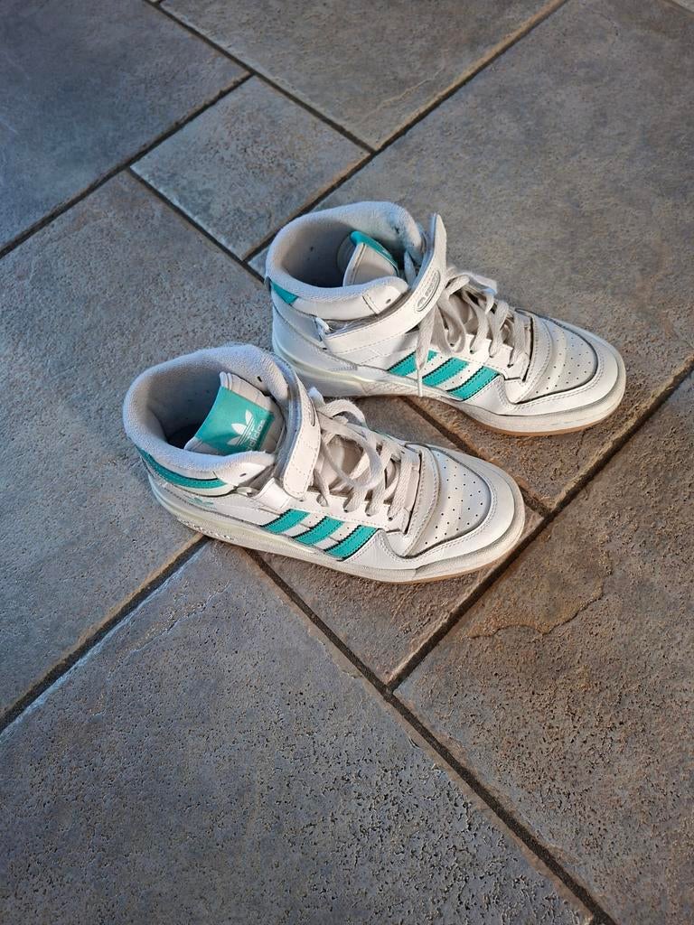 Adidas speakers wit met turquoise streep, Adidas, Wit, Ophalen of Verzenden, Sneakers of Gympen