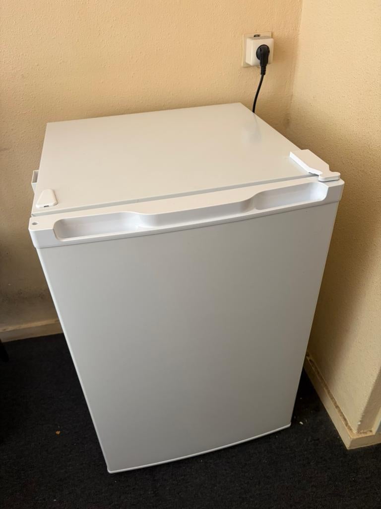 Lagan Ikea Fridge with freezer compartment 55x57x83cm 30kg, Witgoed en Apparatuur, Koelkasten en IJskasten, Ophalen, Zo goed als nieuw
