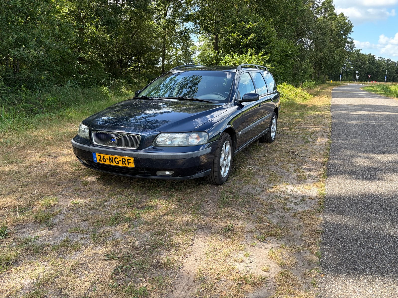 Volvo V70 2.4 140PK Bi-fuel 2003 Blauw bijna 14 maanden apk!, Voorwielaandrijving, 1800 kg, Blauw, Leder en Stof