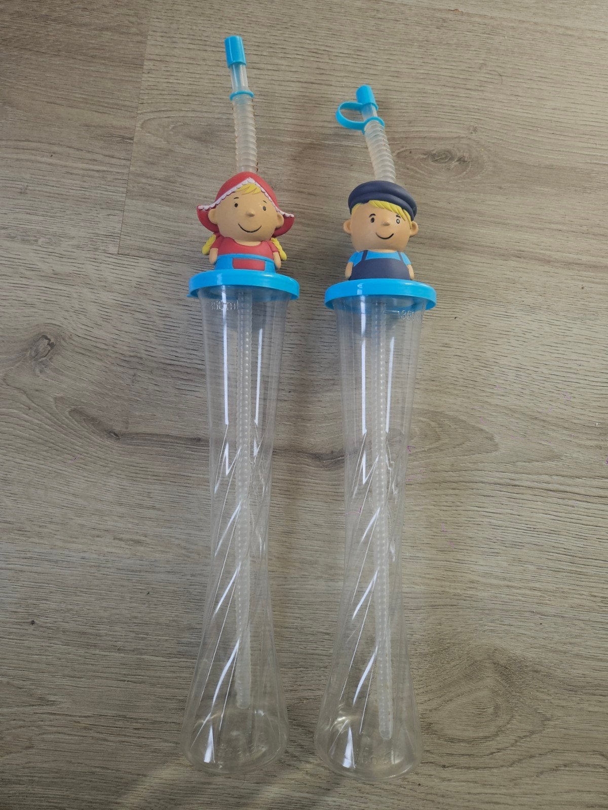 Fien en Tein lamge drinkbekers, Ophalen