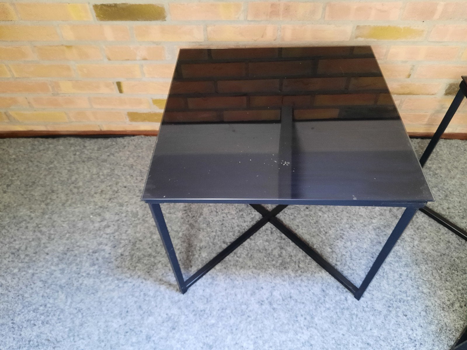 Zwart bijzettafeltje met glazen blad, Ophalen, Minder dan 45 cm, Minder dan 55 cm, Gebruikt