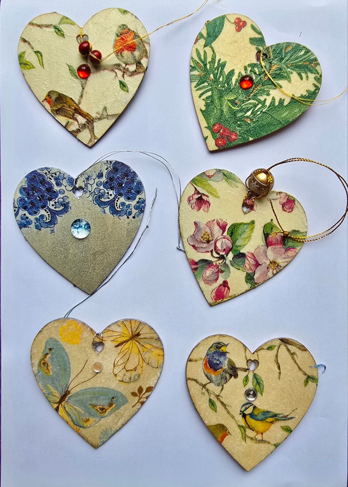 Handversierde houten hartjes om op te hangen (52 stuks), Ophalen of Verzenden