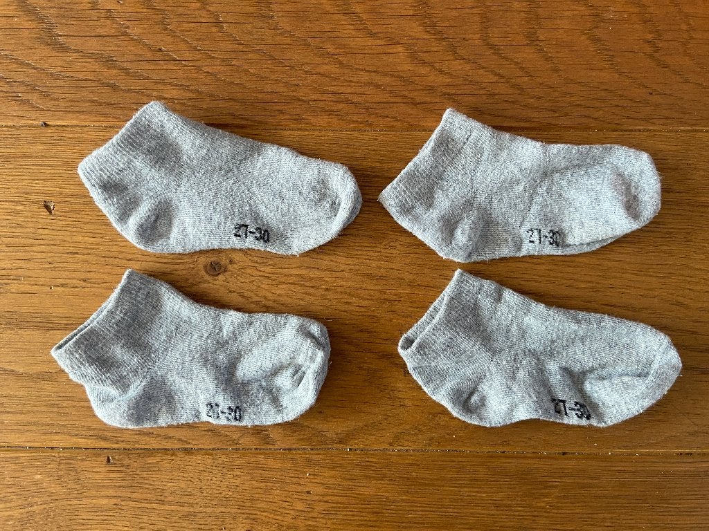 2 paar grijze sneakersokjes maar 27-30, Gebruikt, Jongen of Meisje, Ophalen of Verzenden, Sokken