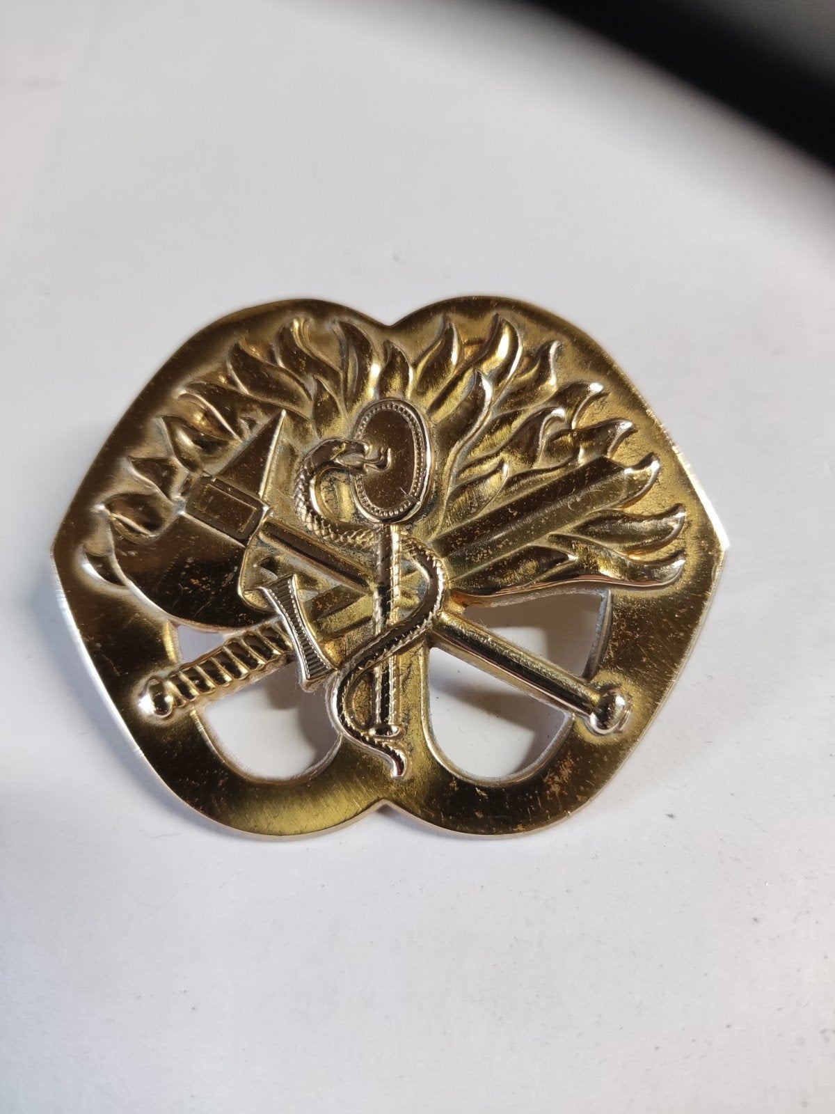 Baretembleem Korps Mobiele Colonnes (KMC), Ophalen of Verzenden, Landmacht, Nederland, Embleem of Badge