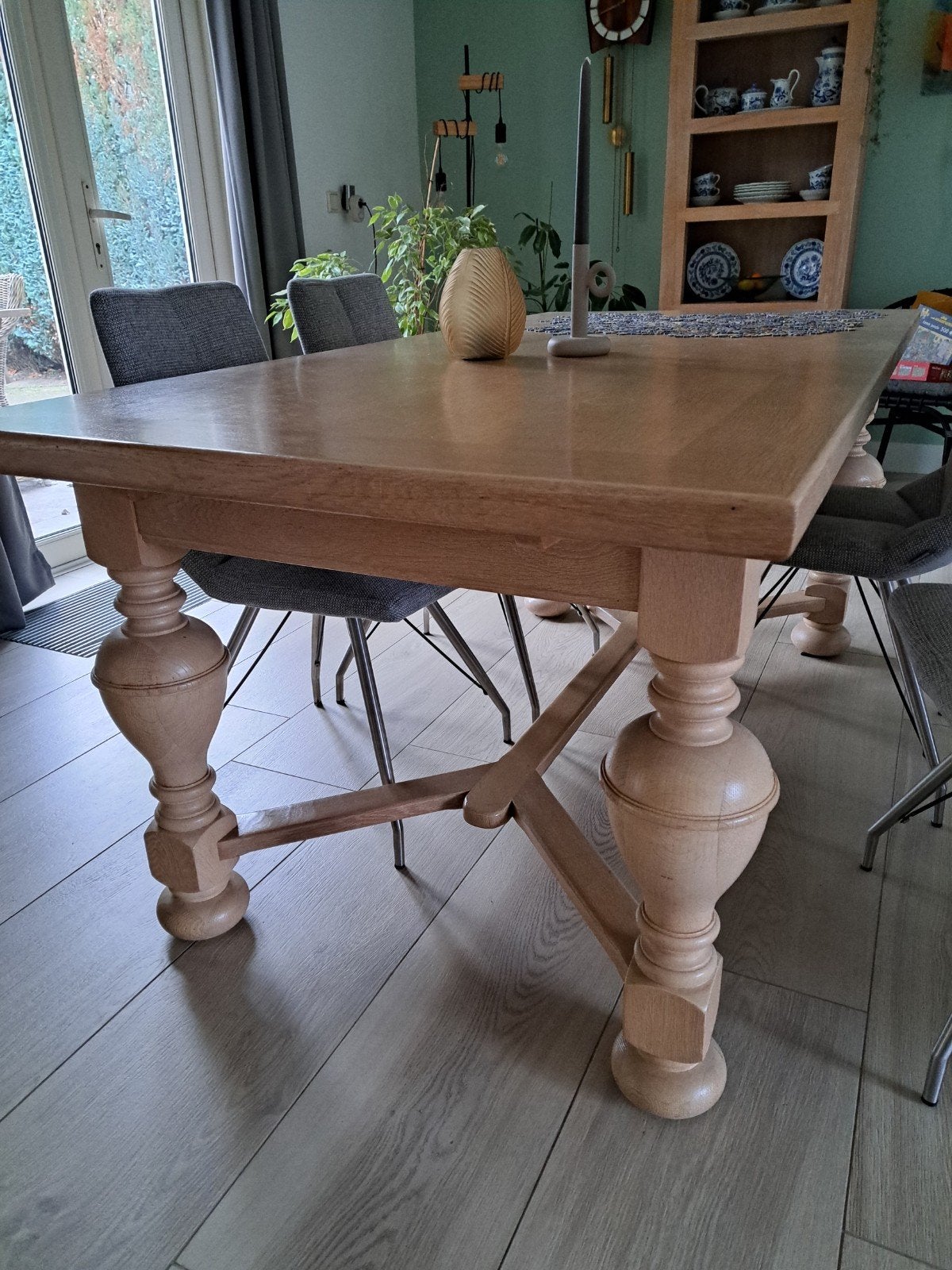 Klassieke eettafel met poten van massief hout, Huis en Inrichting, Ophalen, Gebruikt, Klassiek, 50 tot 100 cm