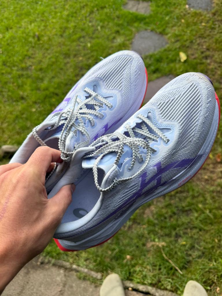 Asics Megablast 3 - Maat 45 - Zo goed als nieuw, Ophalen of Verzenden, Gedragen, Overige kleuren, Sportschoenen