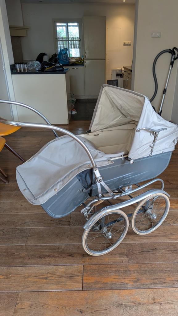 Vintage Kinderwagen - Klassiek Design grijs, Gebruikt, Met reiswieg, Ophalen, Kinderwagen