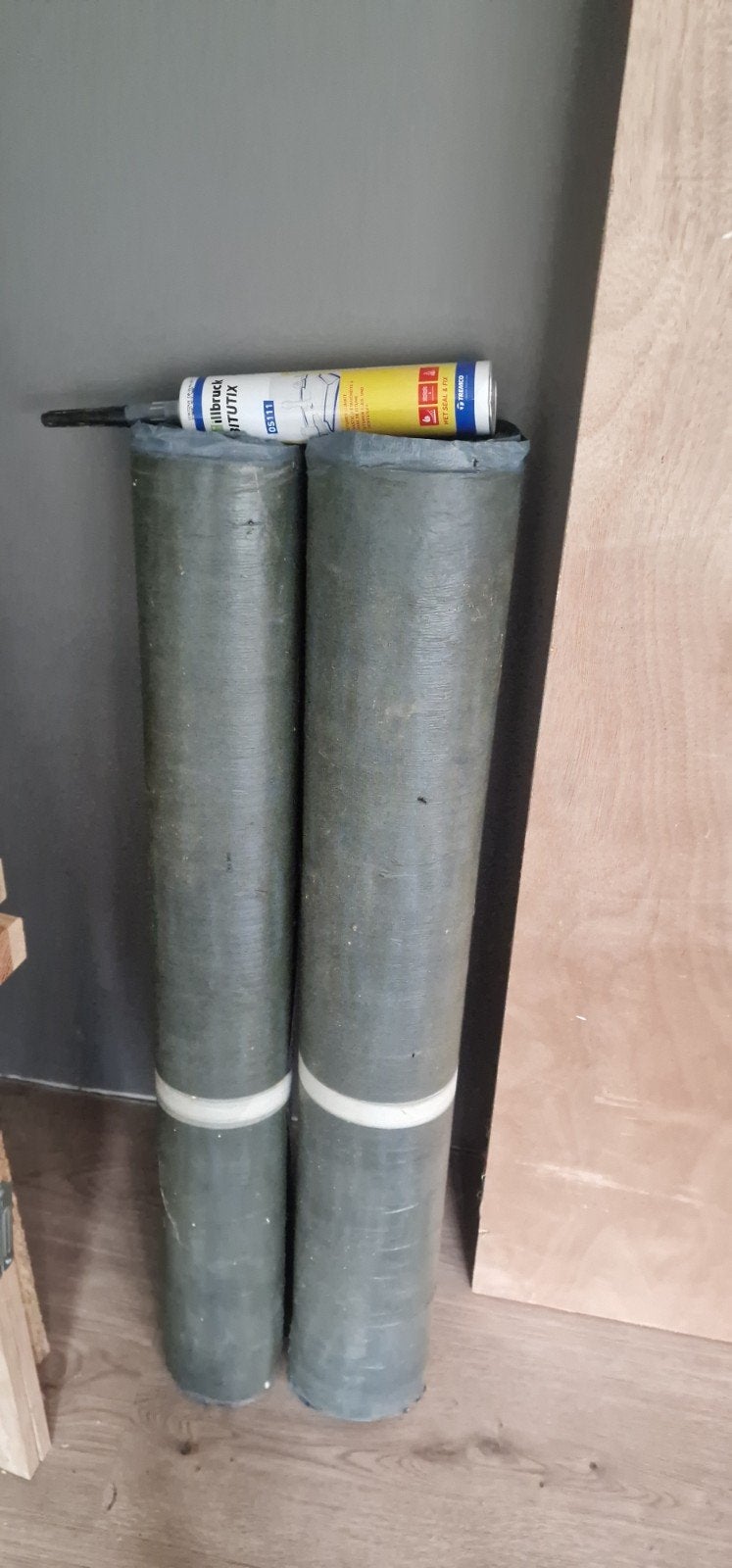 Twee rollen bitumen dakleer, Ophalen, Overige materialen, Zwart, 15 m² of meer