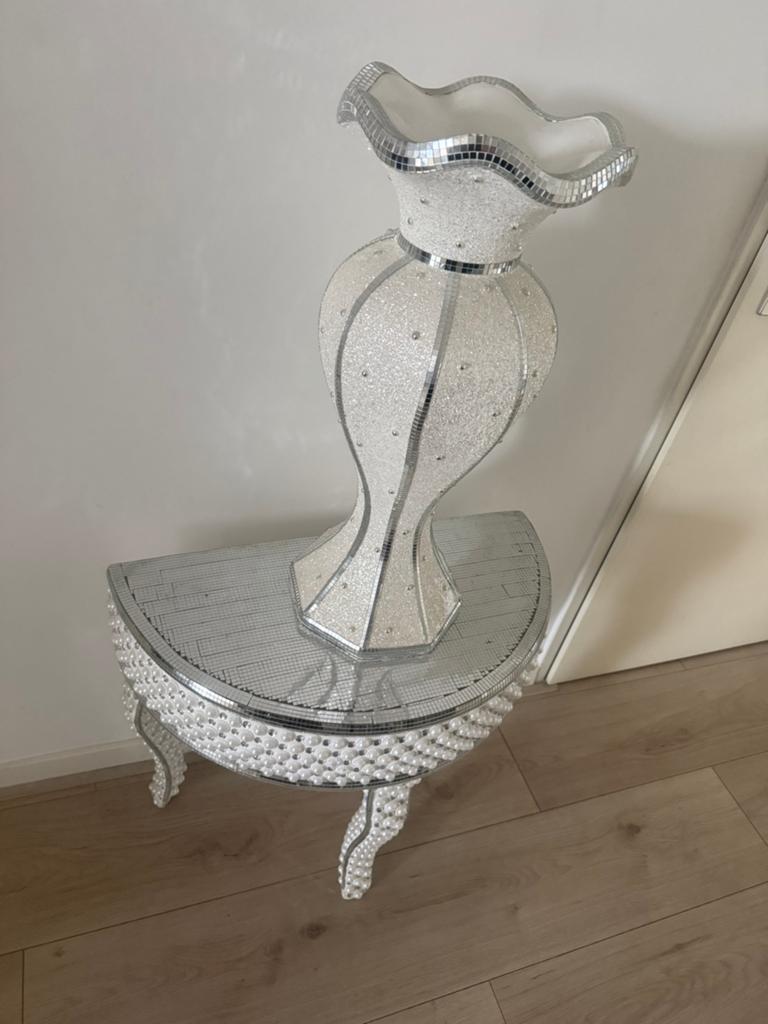 Vaas met bijpassend tafel wit zilver €75, Ophalen of Verzenden, Zo goed als nieuw