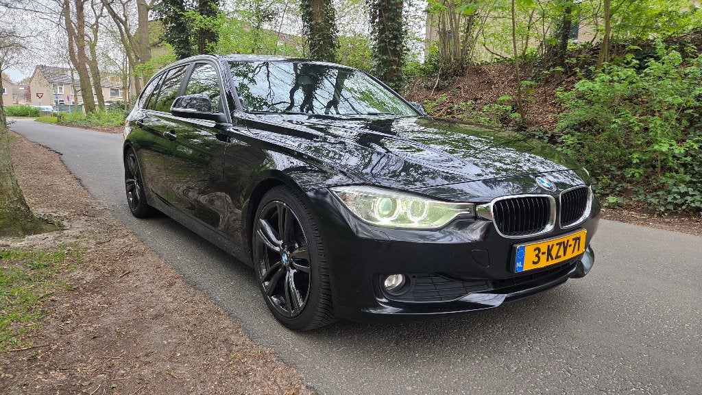 BMW 3-Serie 2.0 D 320EDE Touring AUT 2013 Zwart 320D, Auto's, BMW, Automaat, Euro 5, Achterwielaandrijving, 1995 cc