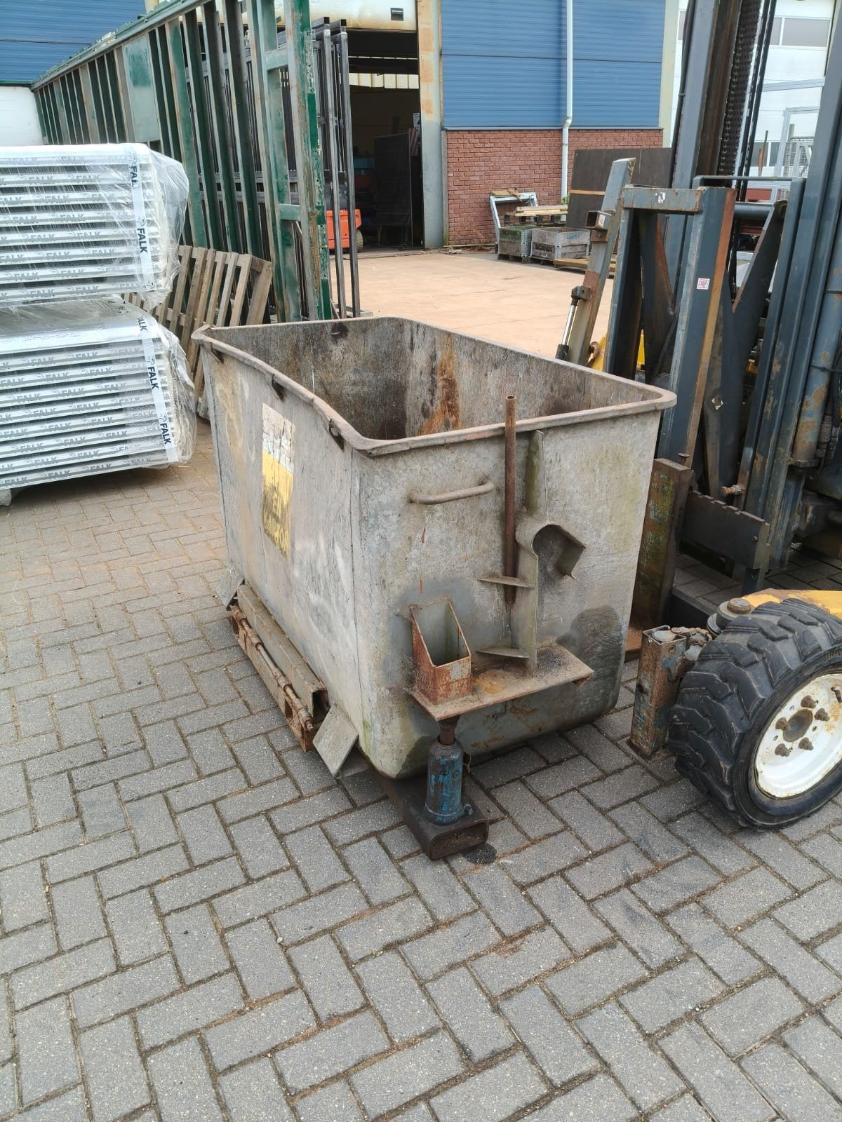 Ijzerbak, 100 liter of meer, Ophalen, Transportkar