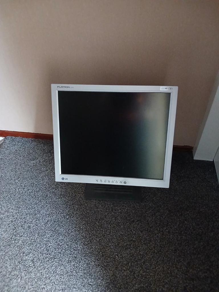 LG Flatron L1810B LCD Monitor, met kabels, Ophalen, Zo goed als nieuw, Overige typen, Onbekend