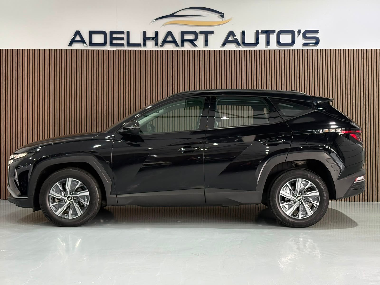 Hyundai Tucson 1.6 T-GDI HEV Comfort 230 PK Automaat / Navig, Auto's, Gebruikt, 4 cilinders, Zwart, Origineel Nederlands