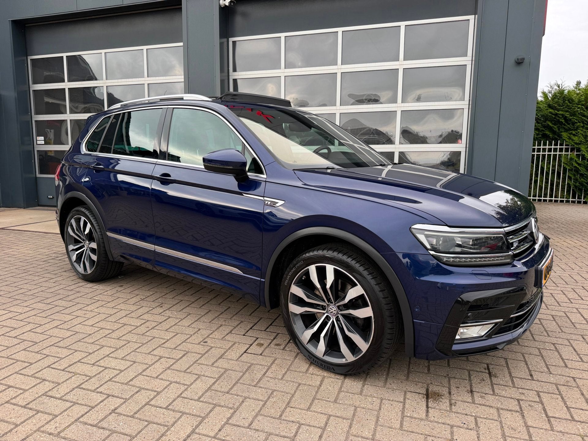 Volkswagen TIGUAN 2.0 TSI 4Motion Highline R / 2x R-Line / P, Dealer onderhouden, Gebruikt, Euro 6, 4 cilinders