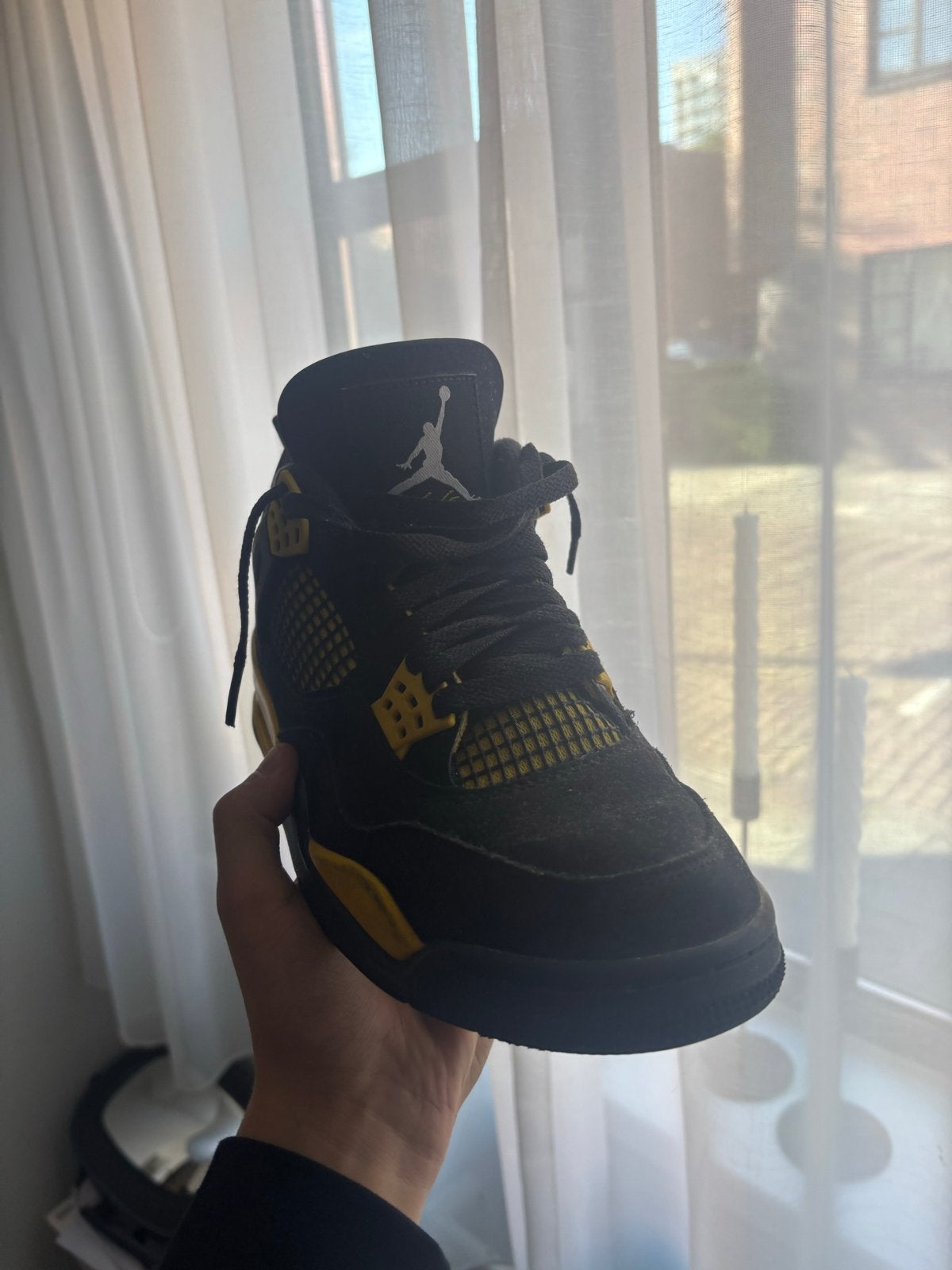 Jordan 4 Retro Thunder (2012) - Zwart/Geel, Ophalen, Zwart, Sneakers of Gympen, Gedragen