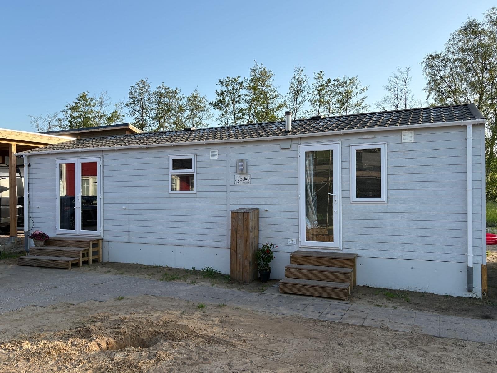 Lodge Chalet 11x4m met 3 slaapkamers en airco te koop, Caravans en Kamperen, Tot en met 6