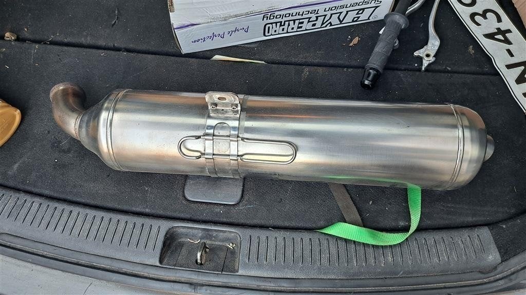 BMW 15 F800S F800ST akrapovic uitlaatdemper euro 250,-, Motoren, Onderdelen | BMW, Ophalen of Verzenden, Gebruikt
