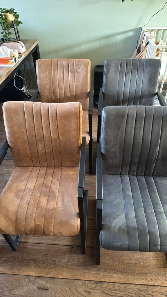 4 Bommel Meubelen Avery armstoelen: 2 antraciet, 2 cognac, Huis en Inrichting, Stoelen, Ophalen, Zo goed als nieuw, Overige kleuren