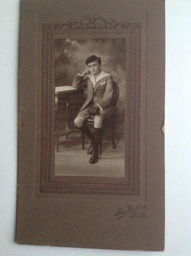 ANTIEKE  FOTO  OP  KARTON, Gebruikt, Foto, Ophalen of Verzenden, Voor 1940