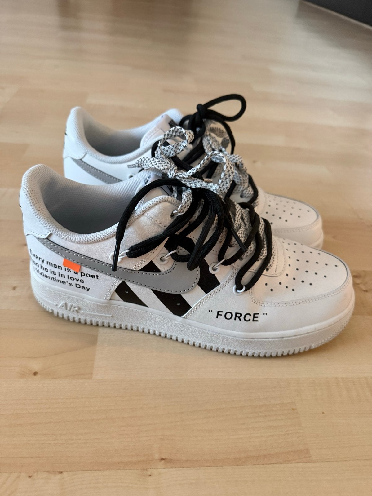 Custom Nike Air Force 1 - Maat 42 EU, Ophalen of Verzenden, Zo goed als nieuw, Wit, Sneakers of Gympen