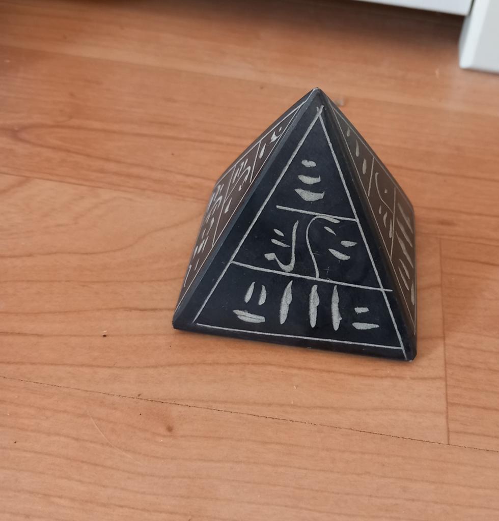 Egyptische Piramide Decoratie met Hiërogliefen, Ophalen of Verzenden