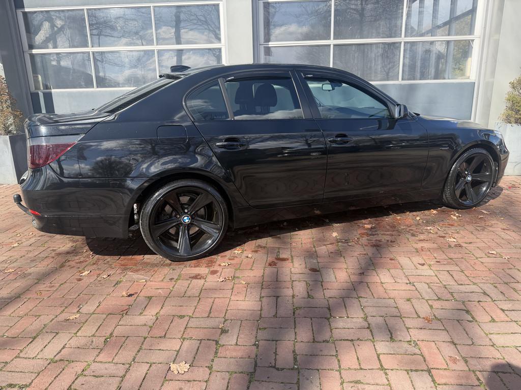 BMW 5 Serie 523i Business Line Bj 2007 Vol optie 177PK 19inc, Verwarming stoelen achter, Gebruikt, Zwart, 2497 cc