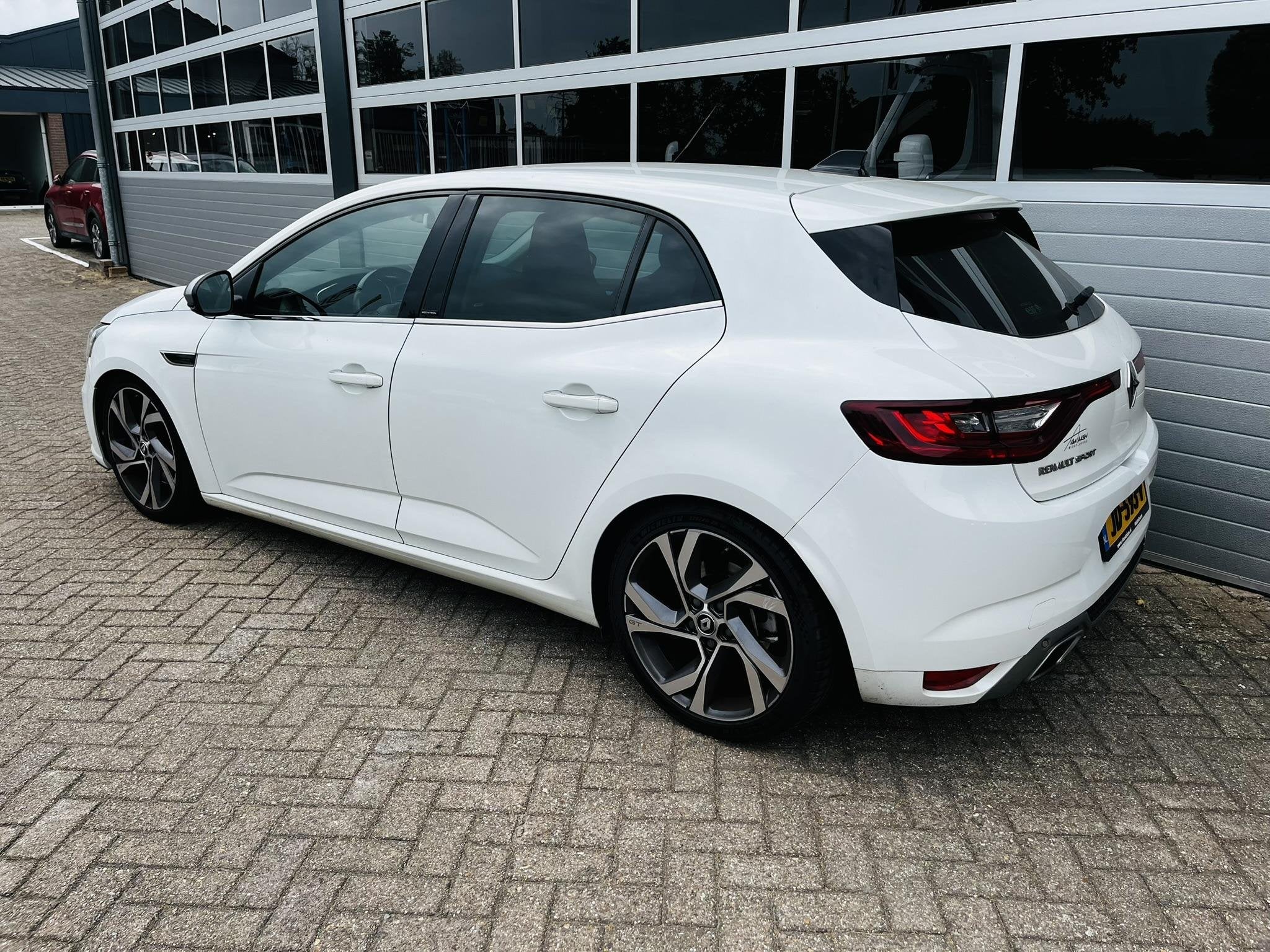 Renault Mégane 1.6 TCe GT 205 PK AUTOMAAT, Auto's, 12 maanden, Gebruikt, 1650 kg, Wit