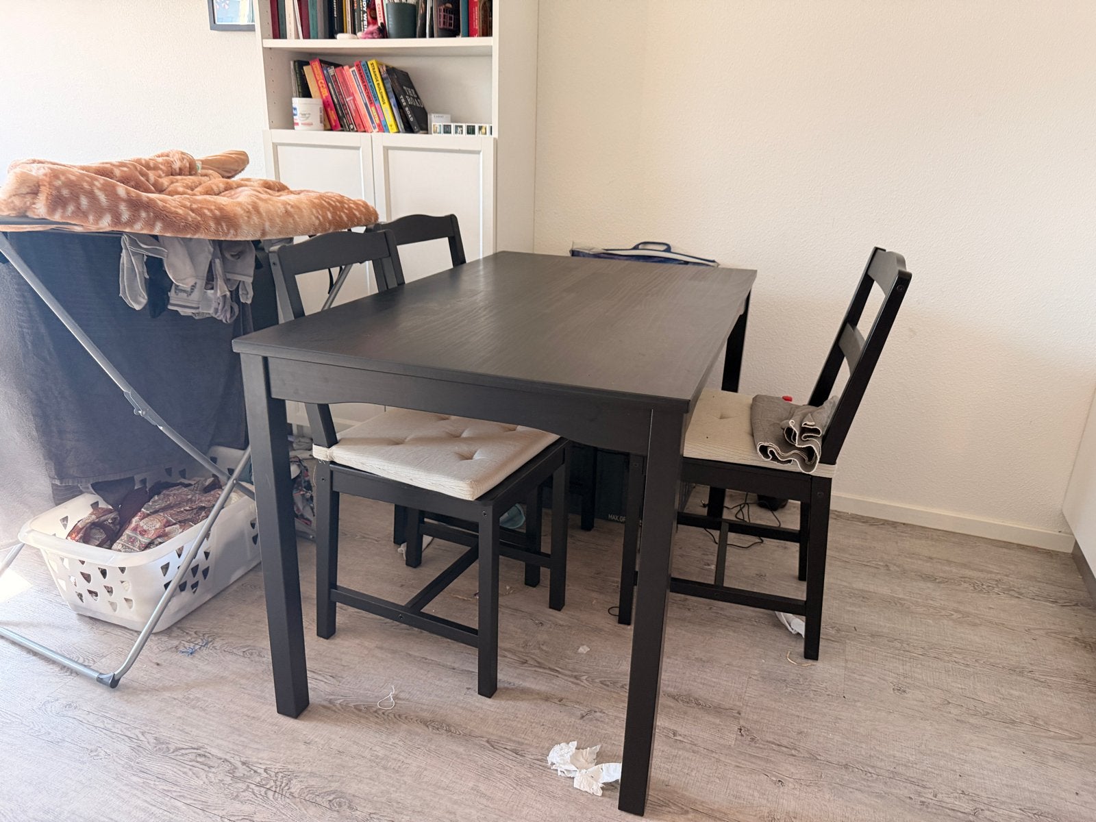 IKEA moet snel weg Lerhamn eettafel met 4 stoelen - Zwart, Huis en Inrichting, Tafels | Eettafels, Ophalen, Gebruikt, 100 tot 150 cm