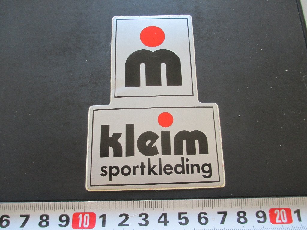 sticker KLEIM sportkleding, Ophalen, Zo goed als nieuw