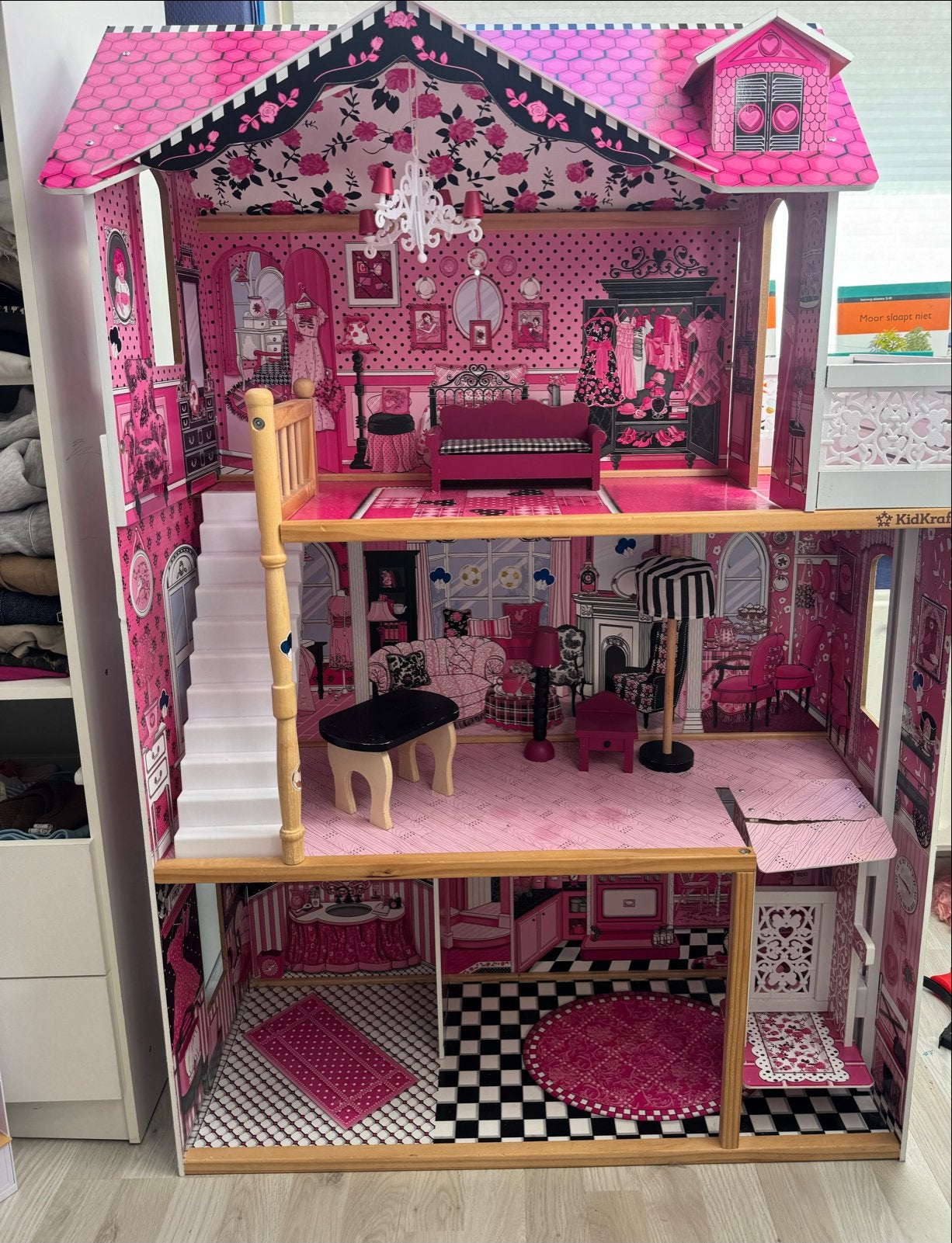 Groot houten poppenhuis met meubels - lift beschadigd, Kinderen en Baby's, Ophalen, Gebruikt, Poppenhuis