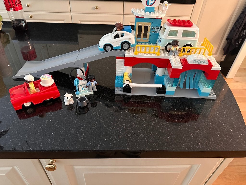Duplo parkeergarage en wasstraat, Kinderen en Baby's, Speelgoed | Duplo en Lego, Overige thema's, Ophalen of Verzenden, Zo goed als nieuw