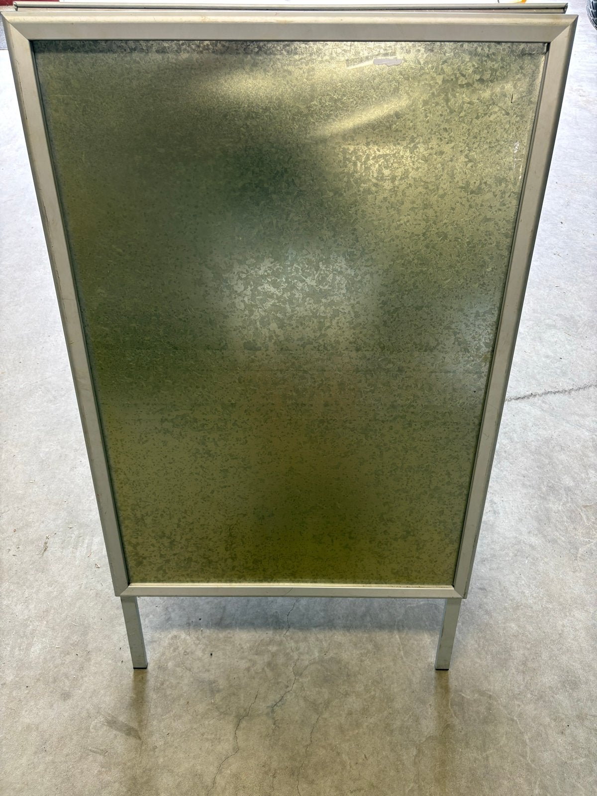 Aluminium stoepbord / reclamebord, Ophalen