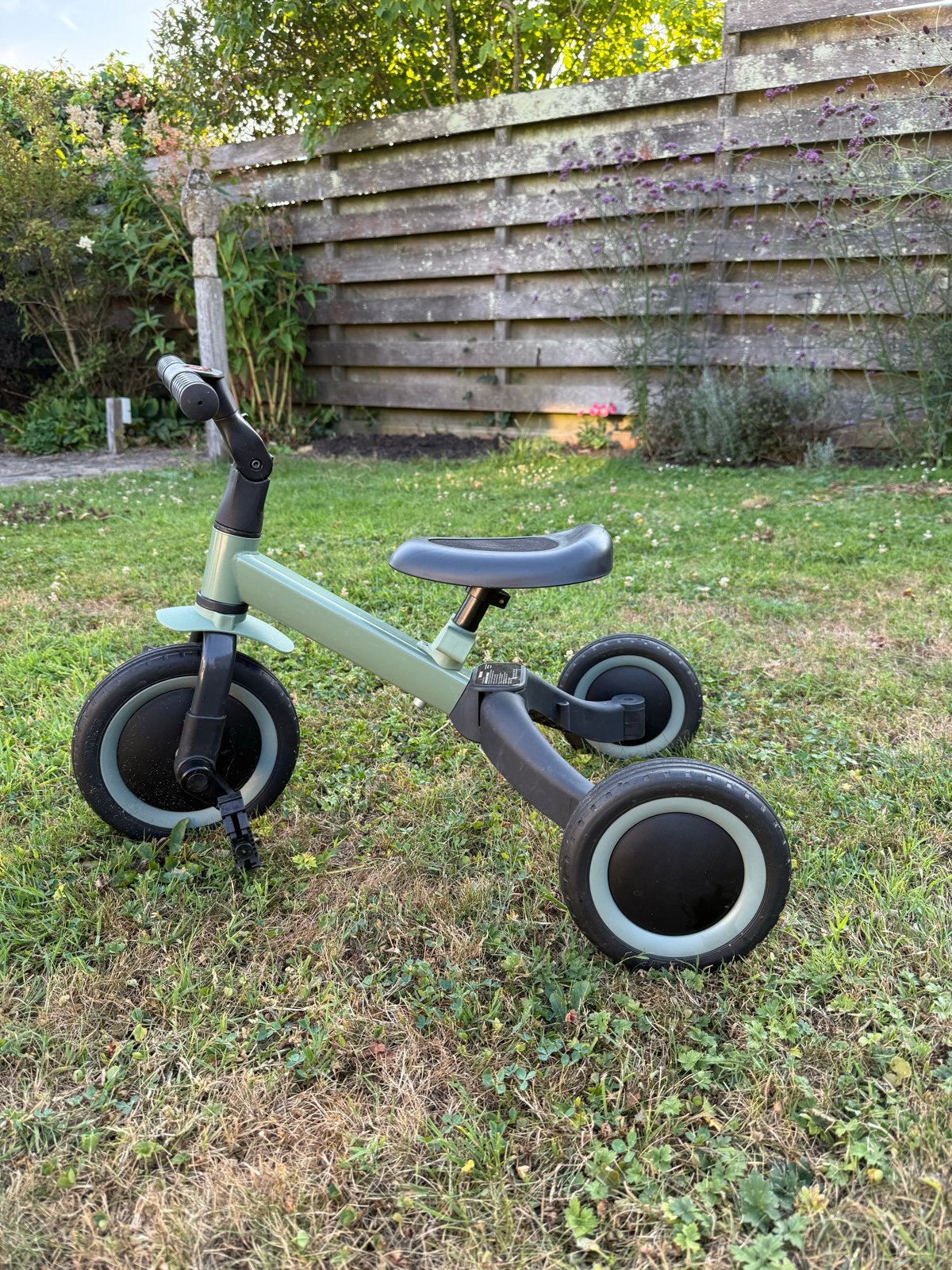 2-in-1 Kinderfiets: Loopfiets en Driewieler, Ophalen of Verzenden, Zo goed als nieuw, Terugtraprem, Verstelbare zitting