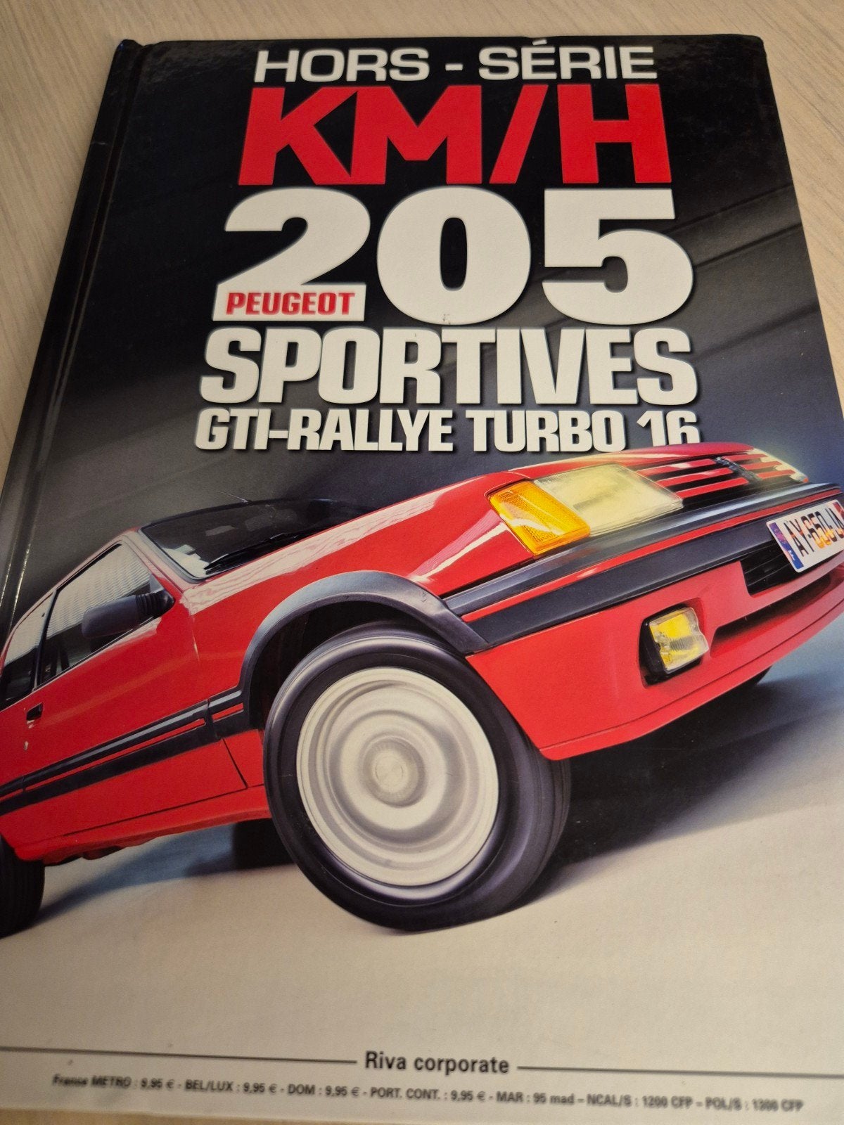 hardcover boek Peugeot 205 gehele bouwtijd GTI Rallye Turbo, Ophalen of Verzenden, Zo goed als nieuw, Peugeot