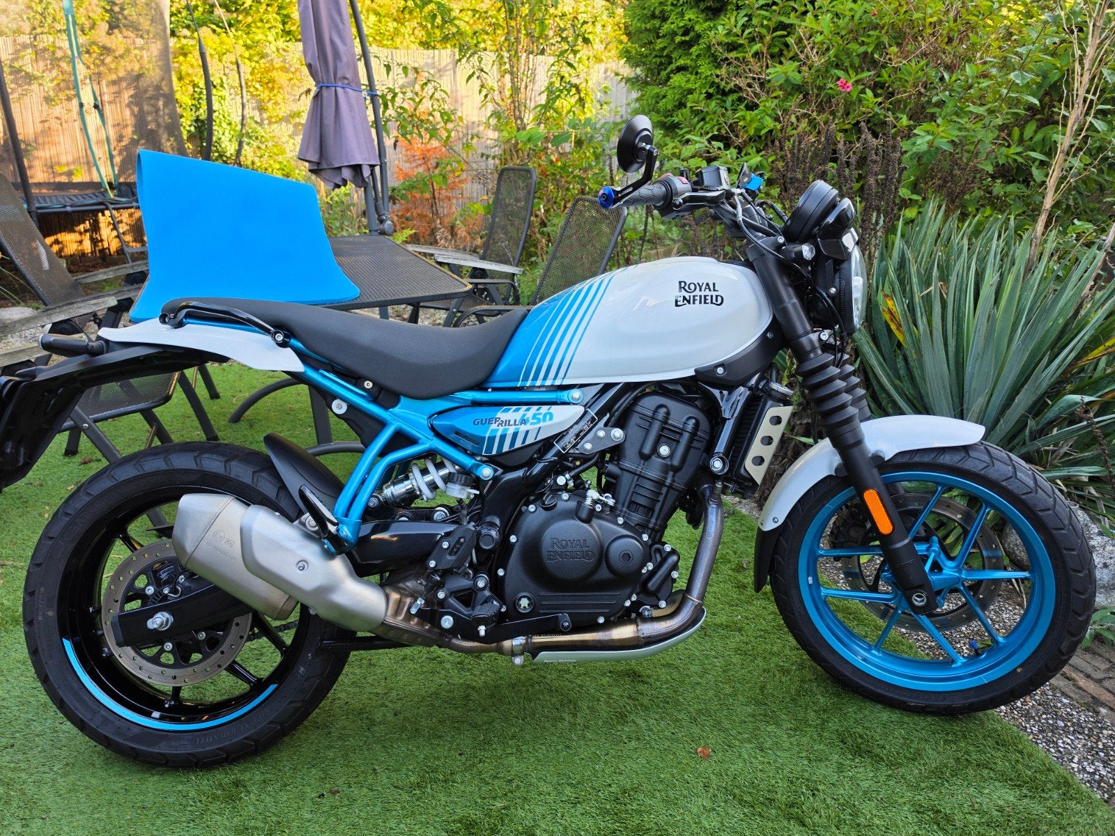 Royal Enfield Guerrilla 450(2024) 7949 km - ZGAN., Motoren, Gebruikt, Particulier, Meer dan 35 kW, Royal Enfield