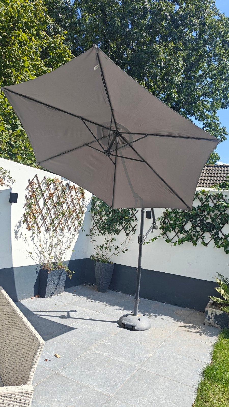 Grote parasol 280x280cm met twee standaarden, Tuin en Terras, Zonneschermen, Ophalen of Verzenden, Zo goed als nieuw, 150 tot 300 cm